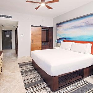 Studio King Partial Ocean View